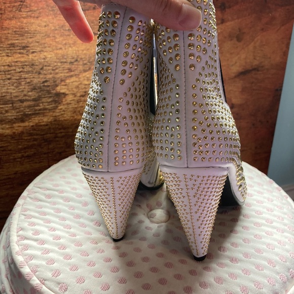 Jeffrey Campbell white and gold STUDD Booties Boots Size 7 New - Picture 6 of 9